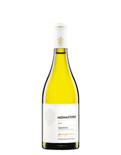 Lade das Bild in den Galerie-Viewer, Der Weinkeller Hohenbrunn präsentiert eine Flasche Monastero Gewürztraminer Trentino DOC der Fondazione Edmund Mach in San Michele All`adige im Trentino.
