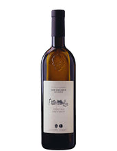 Lade das Bild in den Galerie-Viewer, Der Weinkeller Hohenbrunn präsentiert eine Weinflasche der Fondazione Edmund Mach in San Michele all`Adige mit Sauvignon Trentino DOC.
